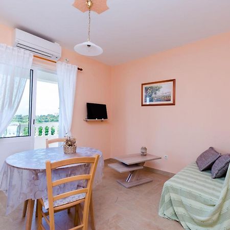 Apartments Marijana Banjol Екстериор снимка