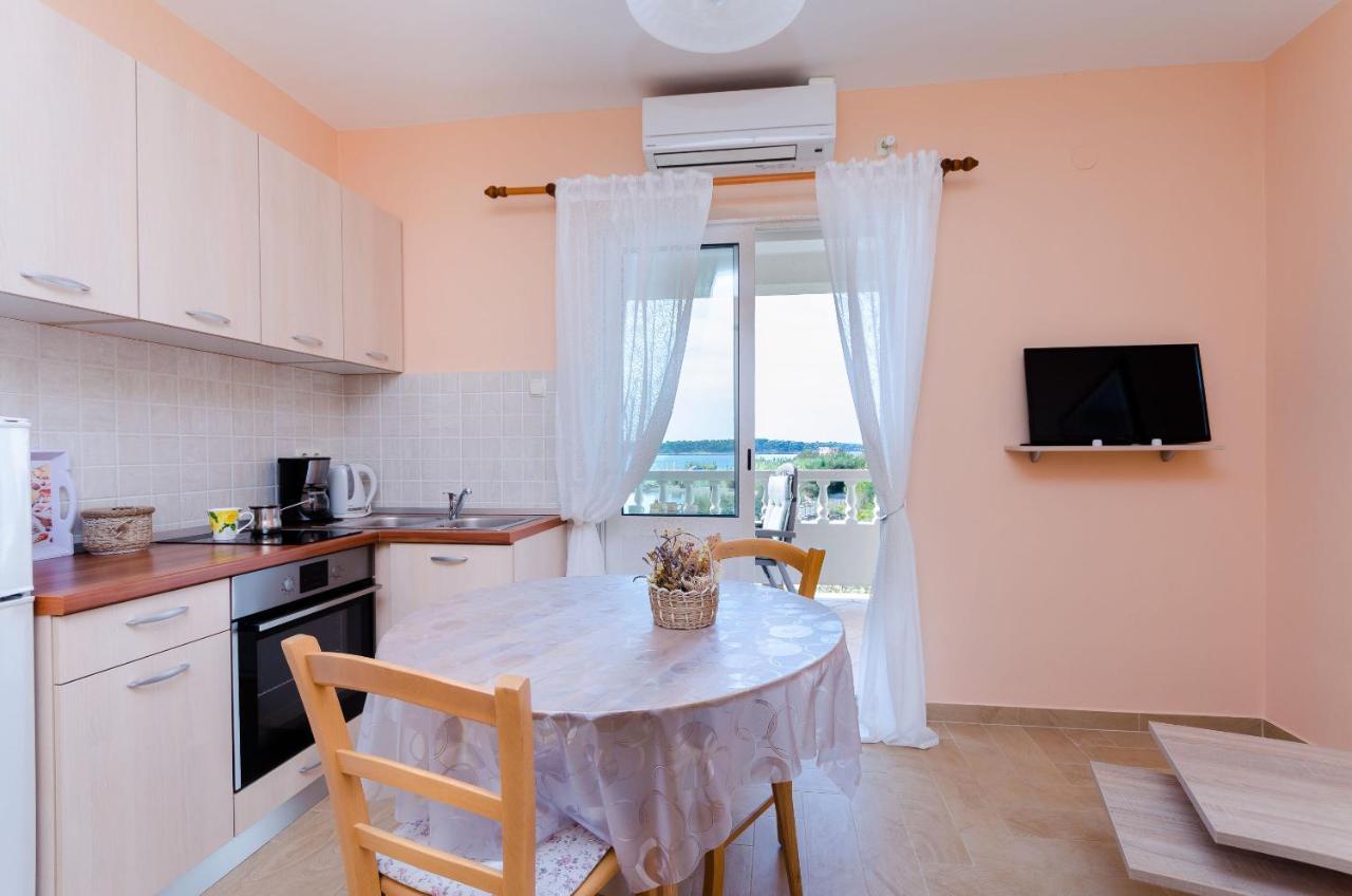 Apartments Marijana Banjol Екстериор снимка
