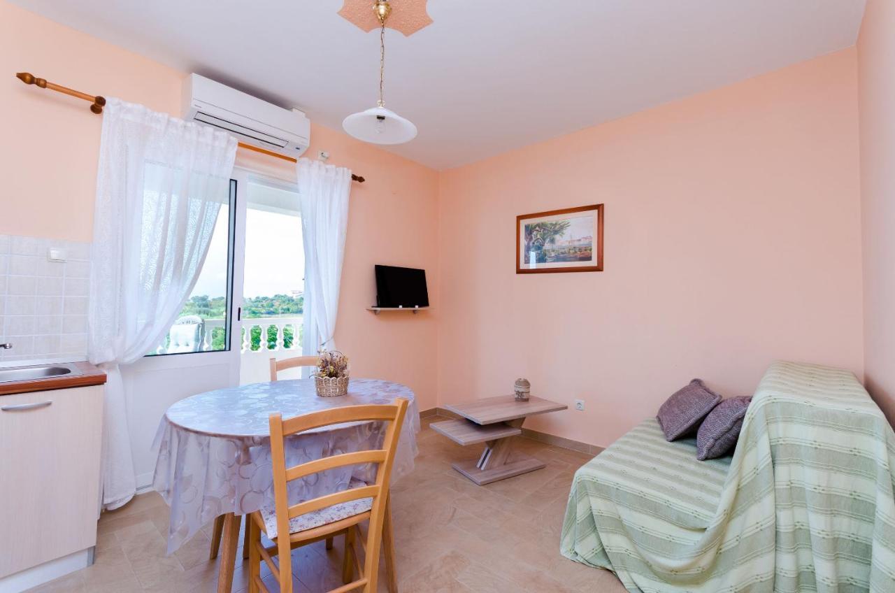 Apartments Marijana Banjol Екстериор снимка