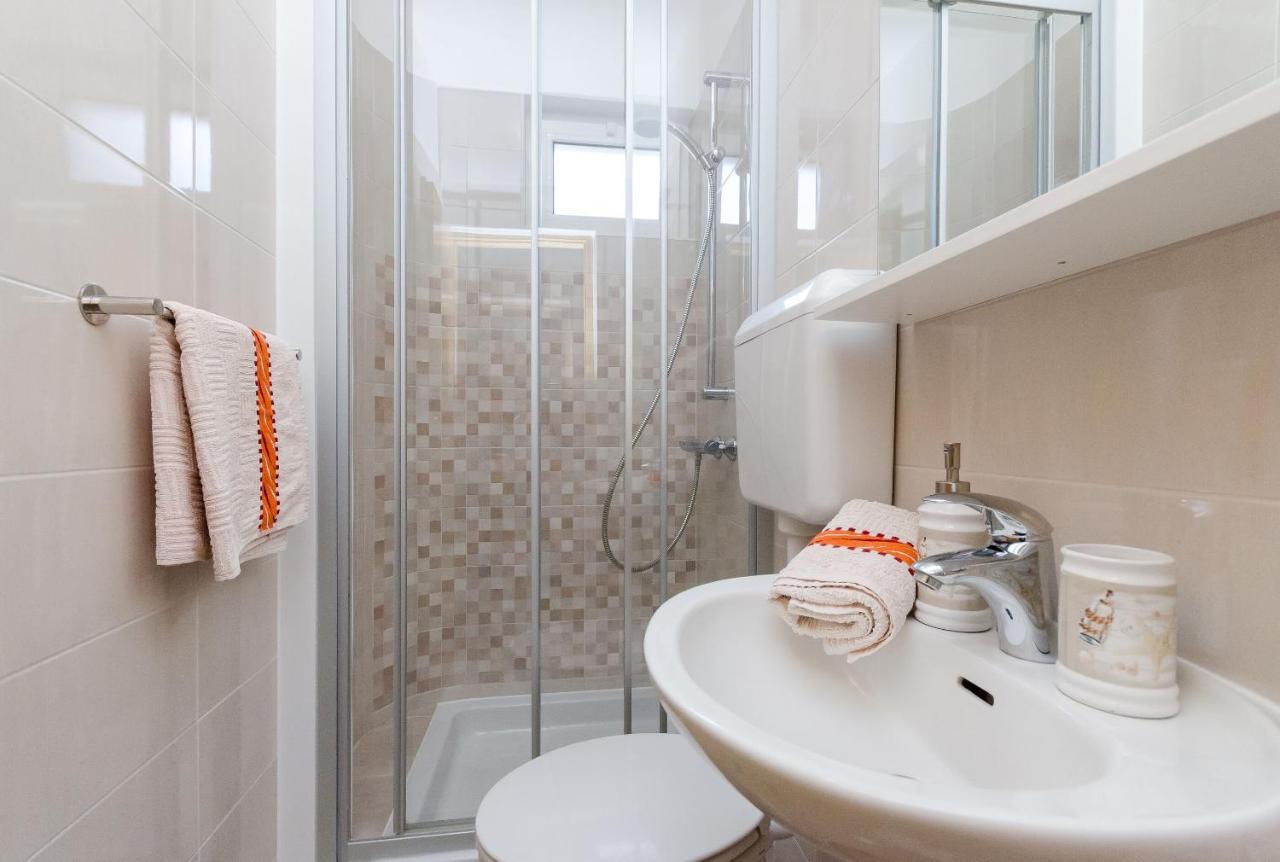 Apartments Marijana Banjol Екстериор снимка
