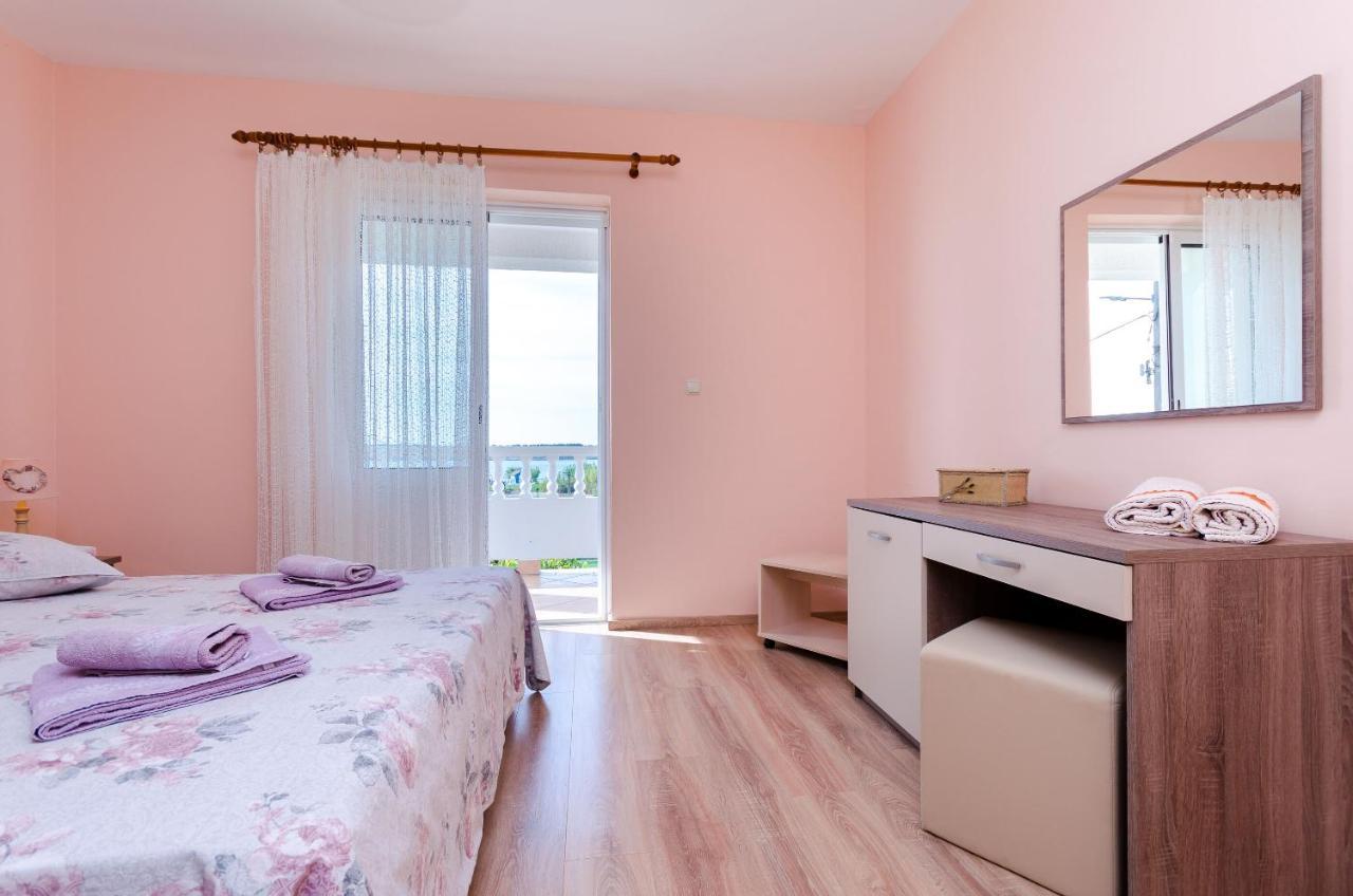 Apartments Marijana Banjol Екстериор снимка
