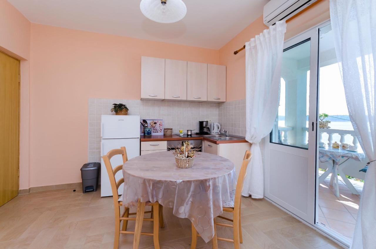 Apartments Marijana Banjol Екстериор снимка