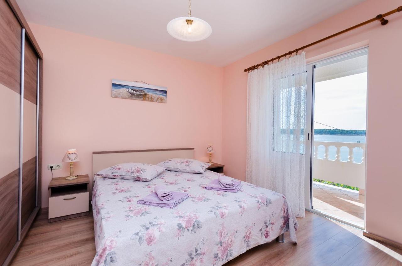 Apartments Marijana Banjol Екстериор снимка