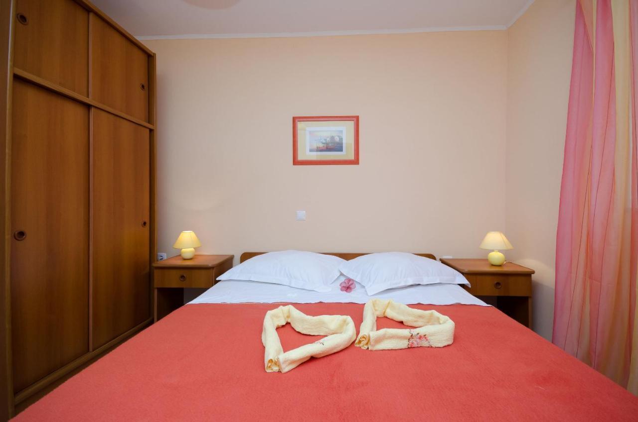 Apartments Marijana Banjol Екстериор снимка