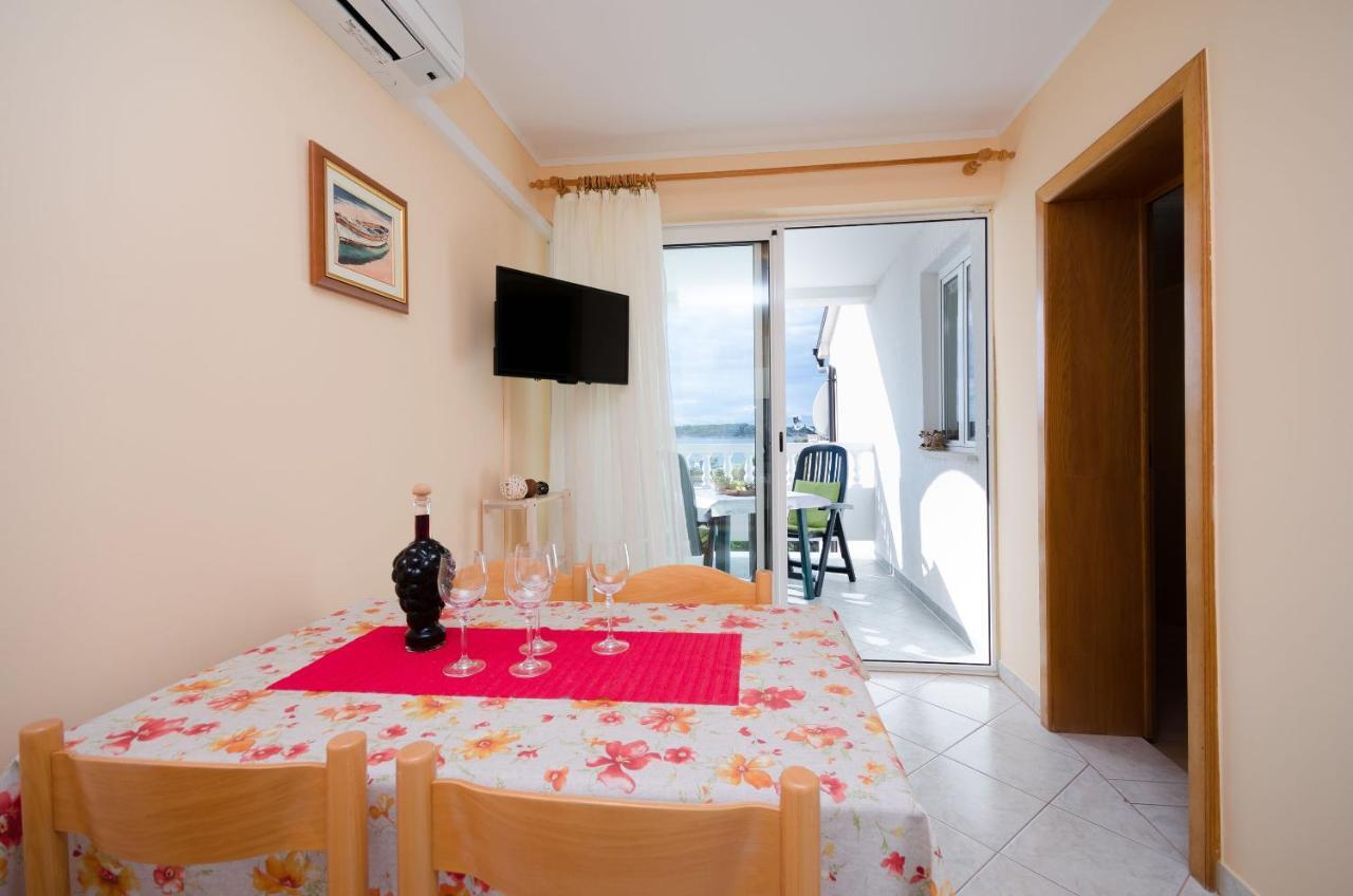 Apartments Marijana Banjol Екстериор снимка