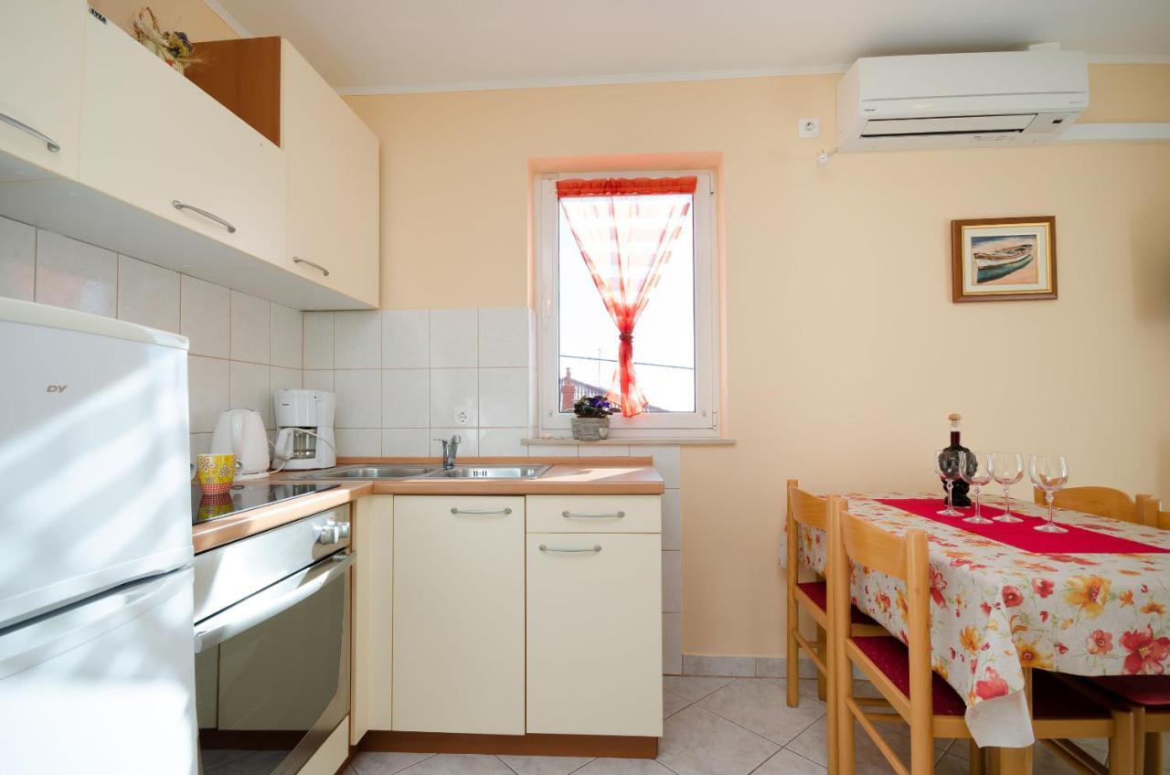 Apartments Marijana Banjol Екстериор снимка