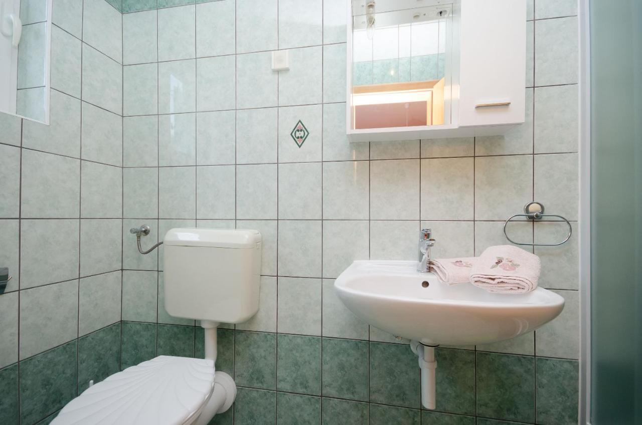 Apartments Marijana Banjol Екстериор снимка