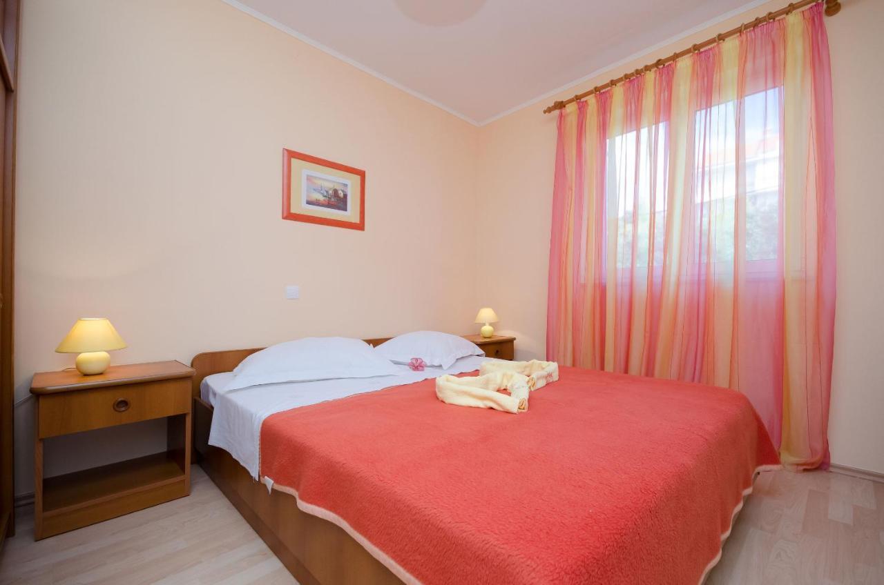 Apartments Marijana Banjol Екстериор снимка